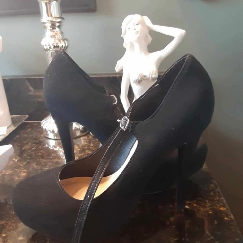 Black velvet Mary Jane heels